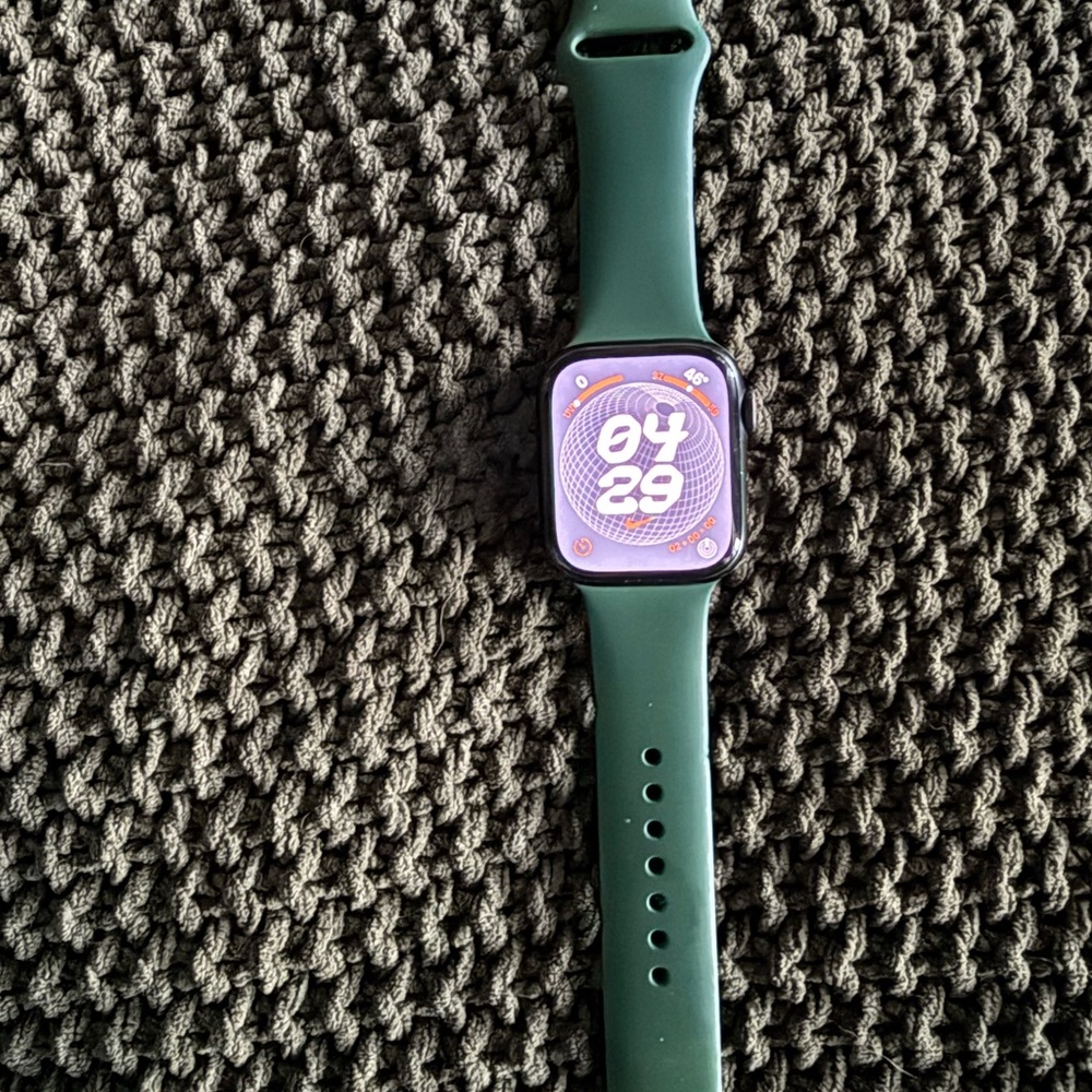 Apple Smartwatch in Dark Green